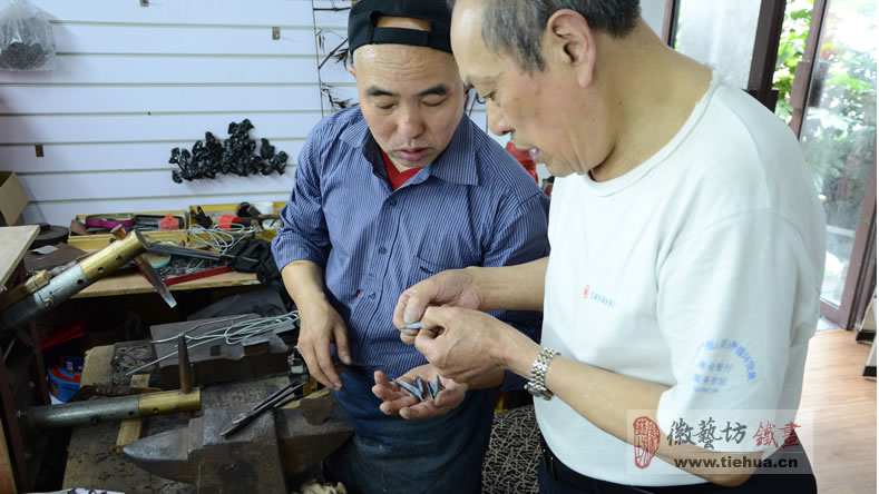 純手工鍛制的竹葉蒼勁有力