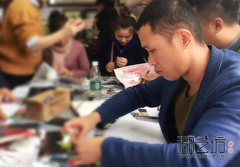 徽藝坊鐵畫藝人走進風(fēng)格色彩 (49)