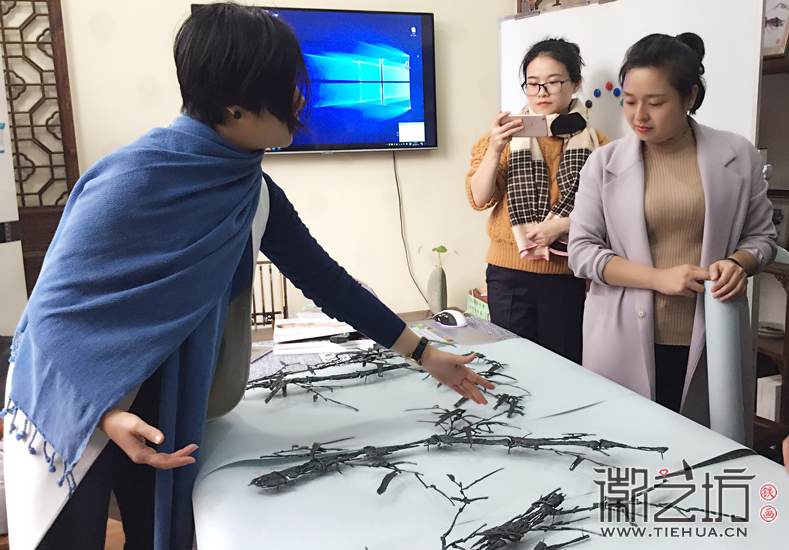 徽藝坊鐵畫藝人走進風(fēng)格色彩 (57)