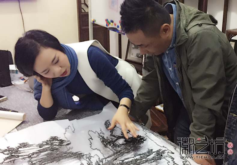 徽藝坊鐵畫藝人走進風(fēng)格色彩 (53)