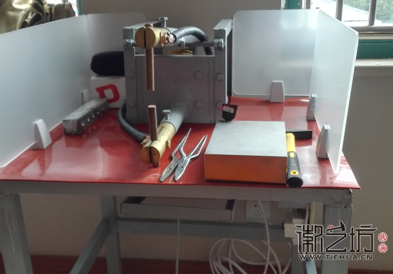 鏡湖小學(xué)添置史上最豪華鐵畫(huà)鍛制設(shè)備