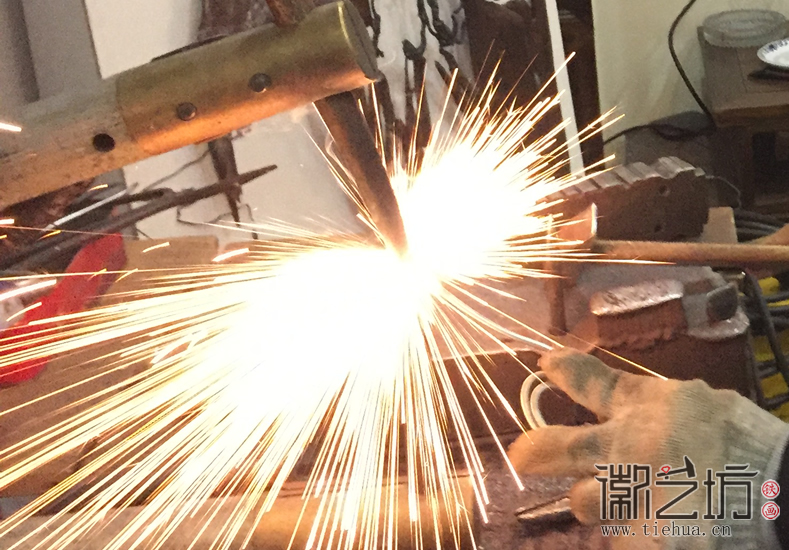 鍛制現(xiàn)場(chǎng)