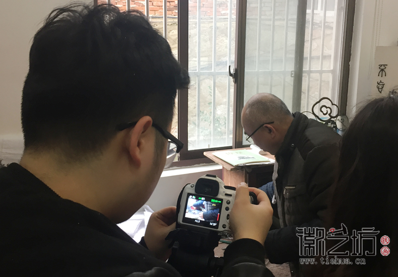 鐵筆鍛魂 安師大皖江學(xué)院畢業(yè)作品拍攝過程中 (6)