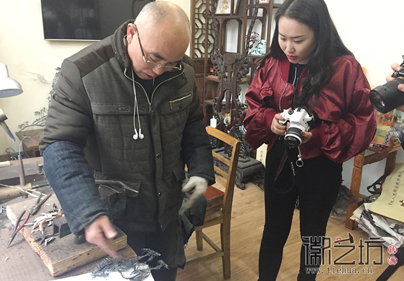 鐵筆鍛魂 安師大皖江學(xué)院畢業(yè)作品拍攝過程中 (3)