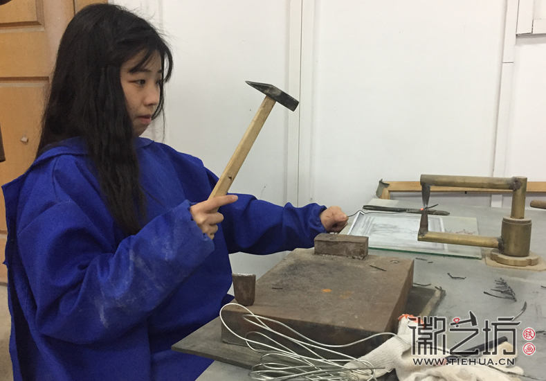 徽藝坊魏民春開(kāi)啟安師大鐵畫(huà)實(shí)踐課 (11)