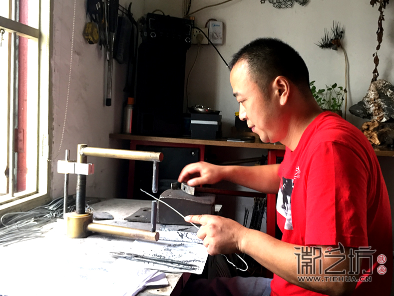 婉約派 走進(jìn)徽藝坊鐵畫夢之隊藝人楊開勇 (6)