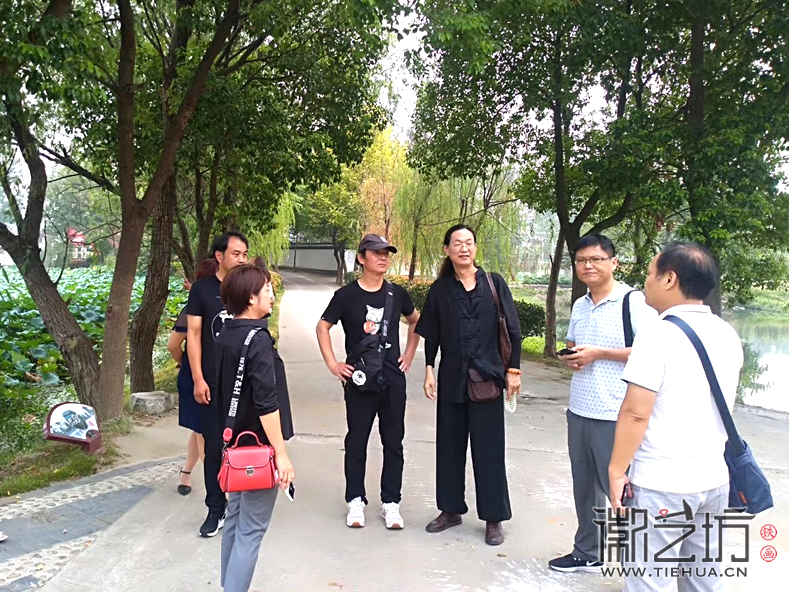 徽藝坊鐵畫品牌總監(jiān)李伶考察蕪湖殷港小鎮(zhèn) (2)