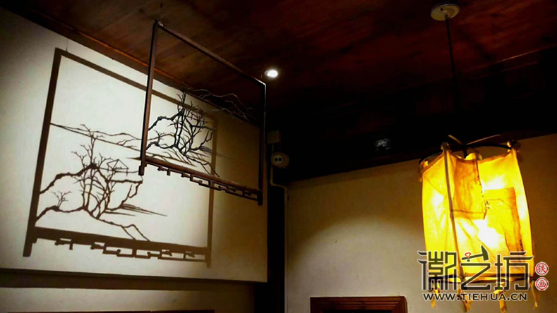 從光影里走出來(lái)的鐵畫