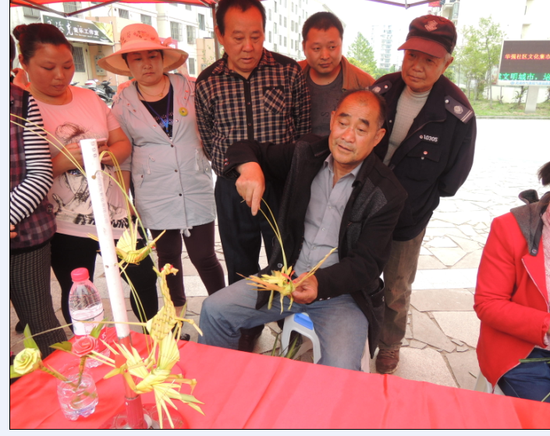 華強(qiáng)社區(qū)第二屆&ldquo;民間工藝&rdquo;文化集市 公益惠民-糖畫(huà)3