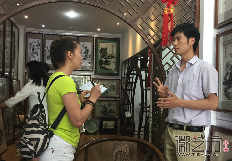 2017.6.3蕪湖電視臺(tái)蕪湖日?qǐng)?bào)來(lái)徽藝坊采訪7