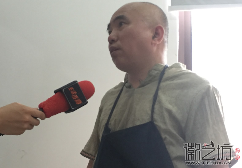 2017.6.3蕪湖電視臺(tái)蕪湖日?qǐng)?bào)來(lái)徽藝坊采訪4