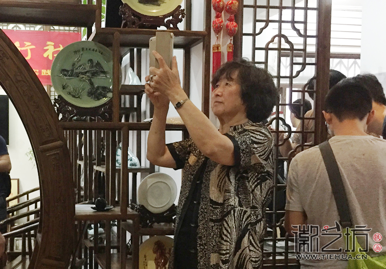 2017.6.13蕪湖鐵畫(huà)人才培養(yǎng)培訓(xùn)班學(xué)員來(lái)徽藝坊參觀學(xué)習(xí)12