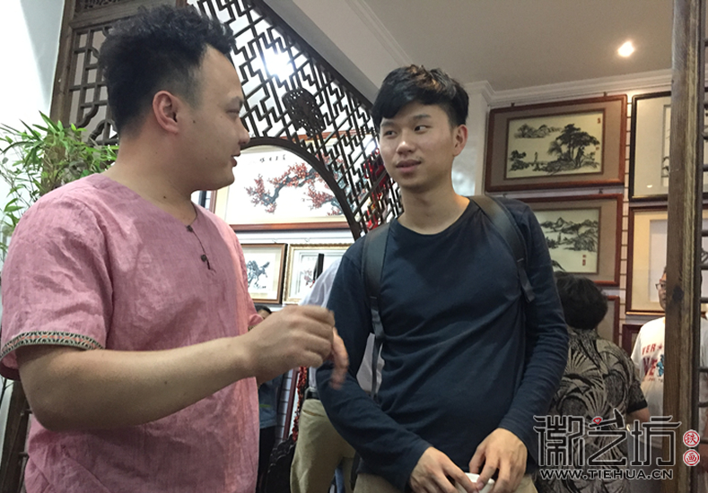 2017.6.13蕪湖鐵畫(huà)人才培養(yǎng)培訓(xùn)班學(xué)員來(lái)徽藝坊參觀學(xué)習(xí)5