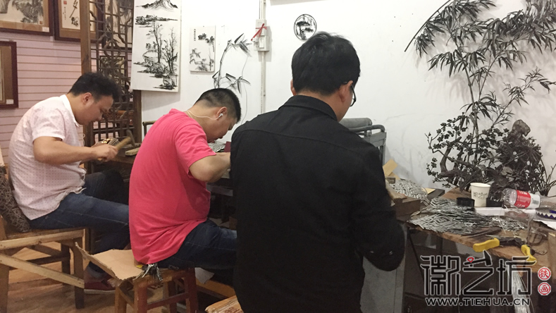 同福碗粥紀念鐵畫定制加班進行時7