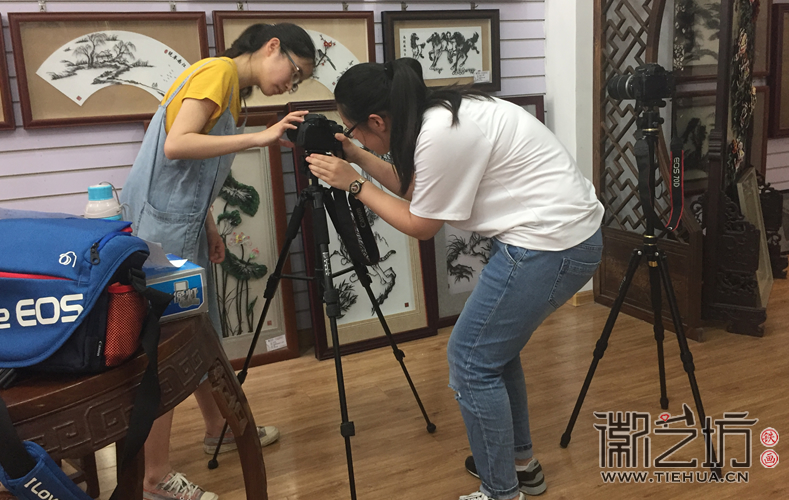 UIC大學生情系蕪湖鐵畫采訪徽藝坊鐵畫藝人章正貴1