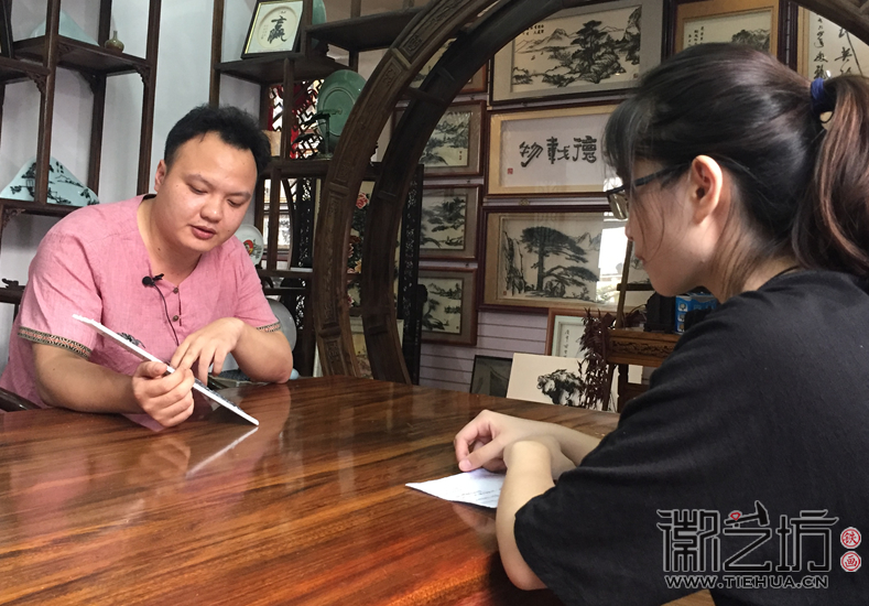 UIC大學生情系蕪湖鐵畫采訪徽藝坊鐵畫新秀李強1