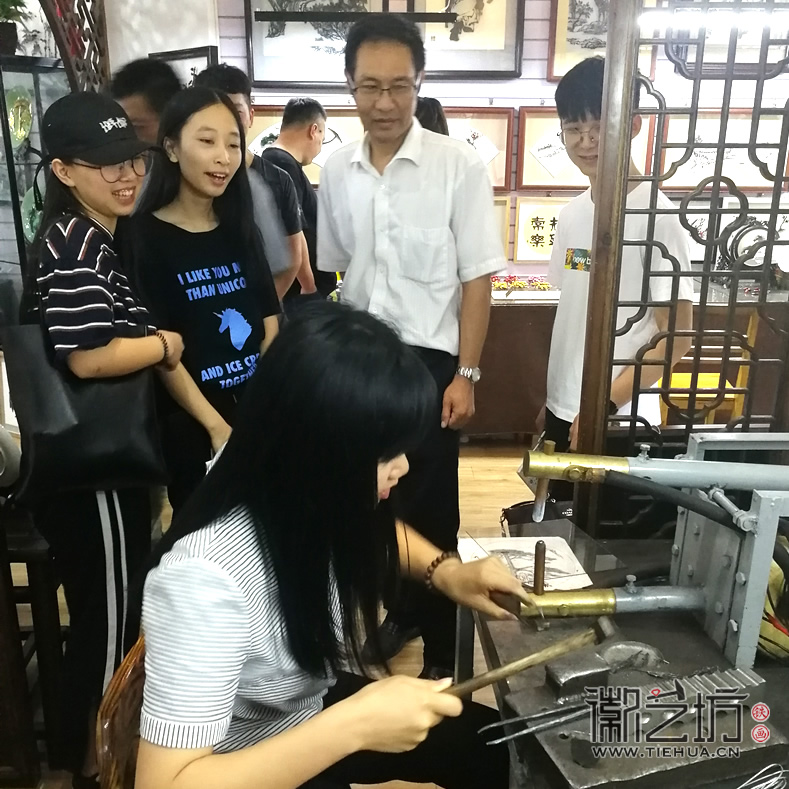 校企合作 徽藝坊正式成為安徽建筑大學(xué)藝術(shù)學(xué)院創(chuàng)新創(chuàng)業(yè)基地 (11)