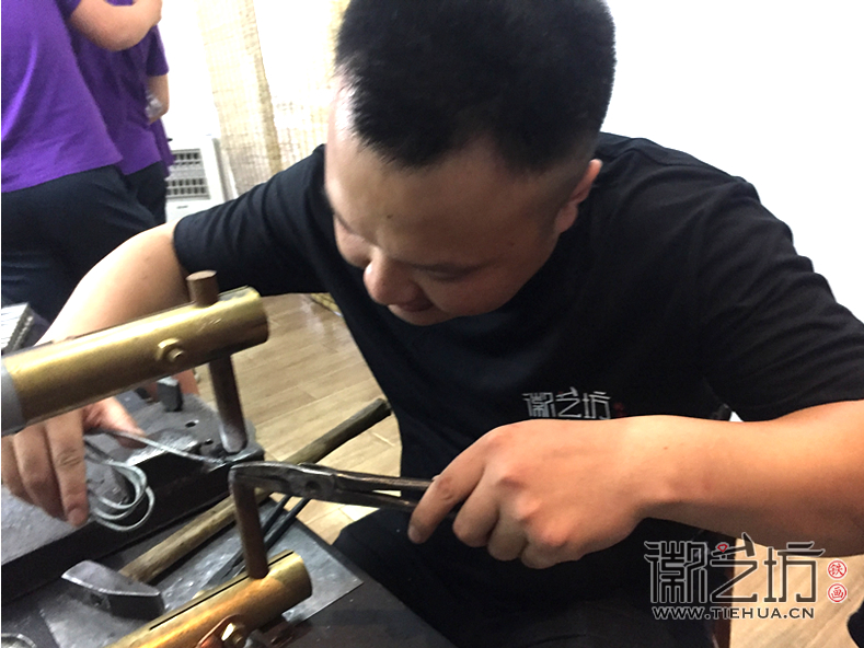 奧拓夏令營徽藝坊鐵畫體驗(yàn)活動(dòng) (4)