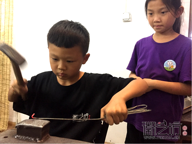 奧拓夏令營徽藝坊鐵畫體驗(yàn)活動(dòng) (5)