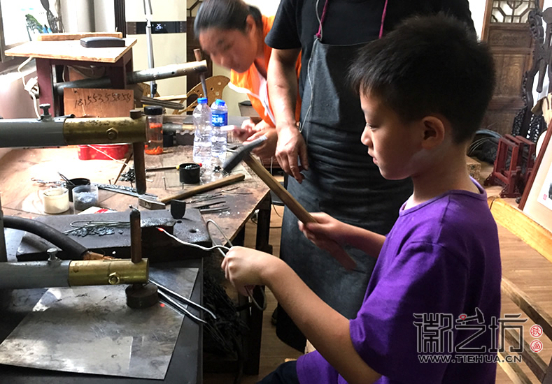 奧拓夏令營徽藝坊鐵畫體驗(yàn)活動(dòng) (8)