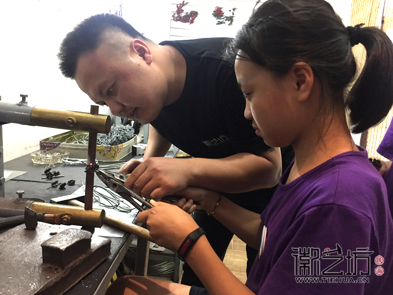 奧拓夏令營徽藝坊鐵畫體驗(yàn)活動(dòng) (11)