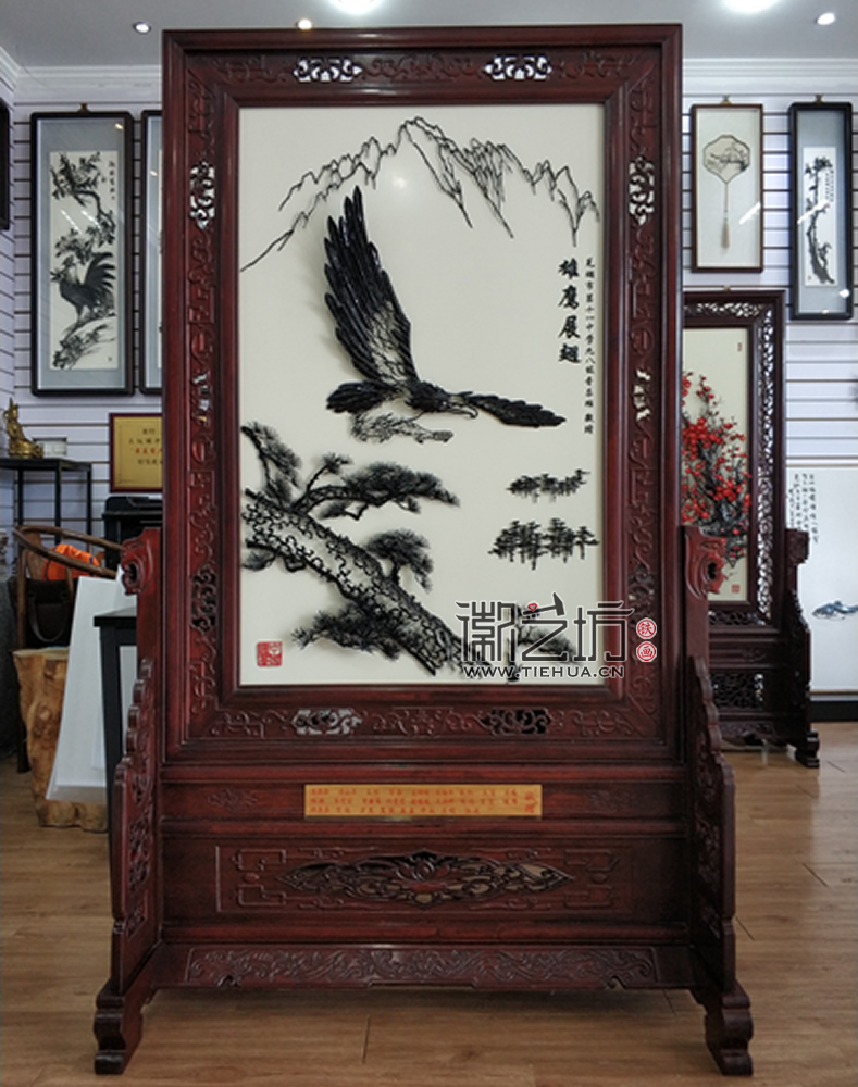 蕪湖市第十一中學九八級音樂班同學定制鐵畫屏風《雄鷹展翅》