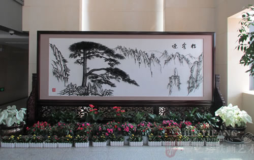 大型迎客松鐵畫屏風(fēng)