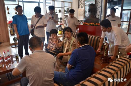 走進(jìn)國家鐵畫傳人儲(chǔ)金霞大師1