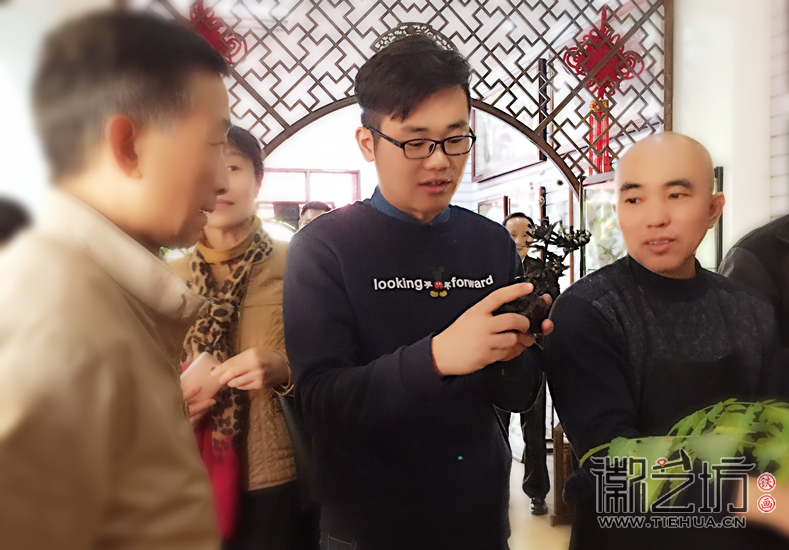 2017.11.1蕪湖市人大代表一行蒞臨徽藝坊鐵畫指導工作 (9)