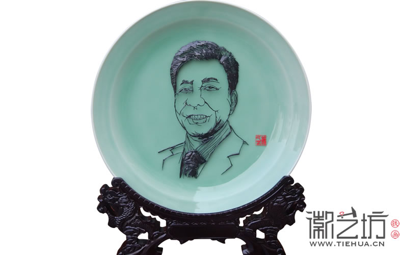 合肥萬達城贈送萬達副總裁丁本錫肖像鐵畫