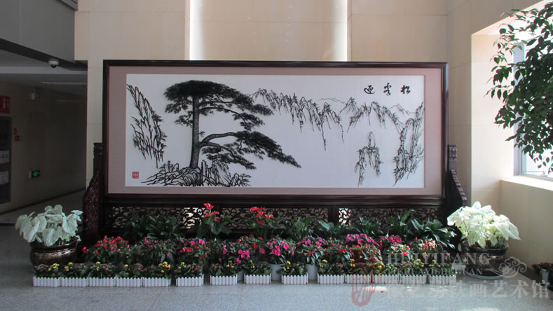 昆明長水國際機場定制的辦公樓大廳大型紅木迎客松鐵畫屏風