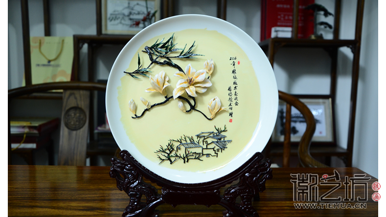 黑白與彩色相生相成 ——橡膠技術(shù)交流會(huì)鐵畫禮品定制案例