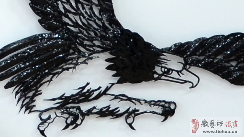 溫州醫(yī)科大學藥學院畢業(yè)生送的母校禮物-雄鷹展翅鐵畫