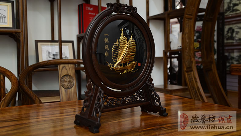 南京地校工測8704班畢業(yè)留念定制的蕪湖鐵畫紀念品《雙面鍍金臺屏》